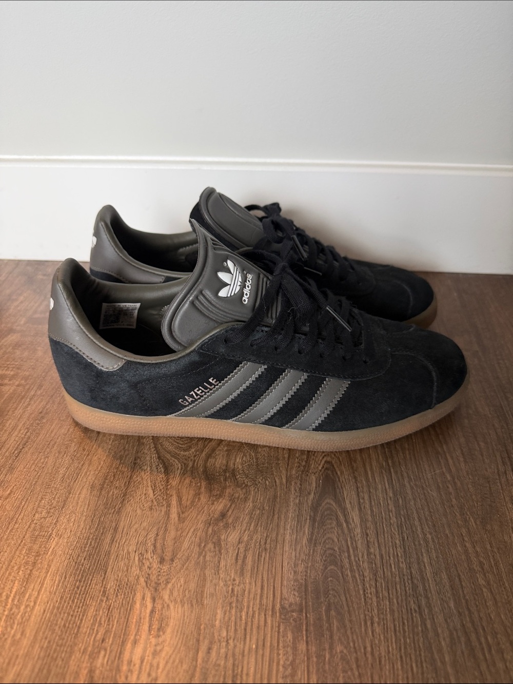 Men’s Adidas Gazelle Black Suede Sneaker with Gray Stripes Size 8.5